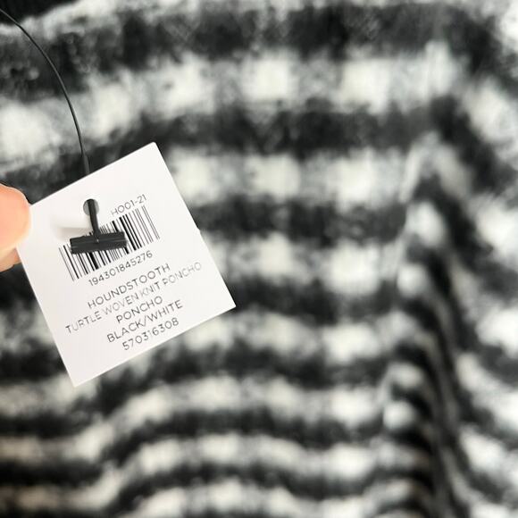 Chicos Woven Knit Poncho Sweater Womens S/M Black White Houndstooth Turtleneck - Picture 10 of 12